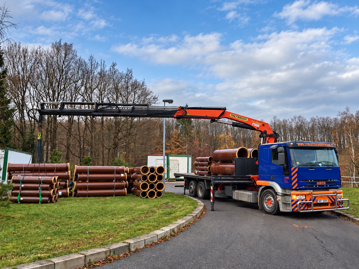 Iveco 6×2 Palfinger 27000 při práci